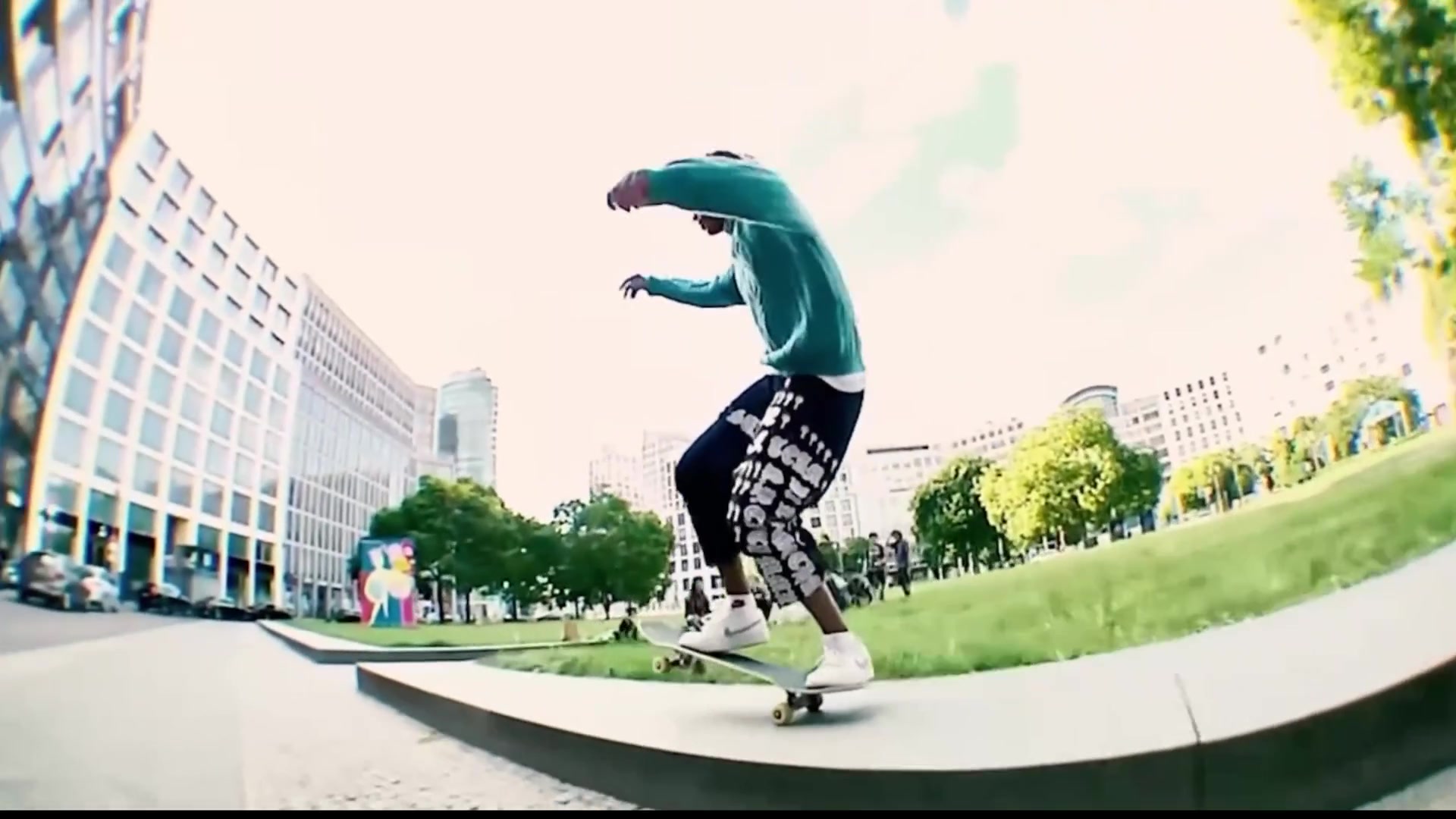 Skateboarder in Skate Mix
